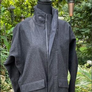 Lululemon coat “The lab” medium new